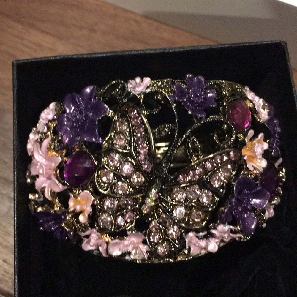 Princess Amanda hinged bangle - Picture 3 of 4